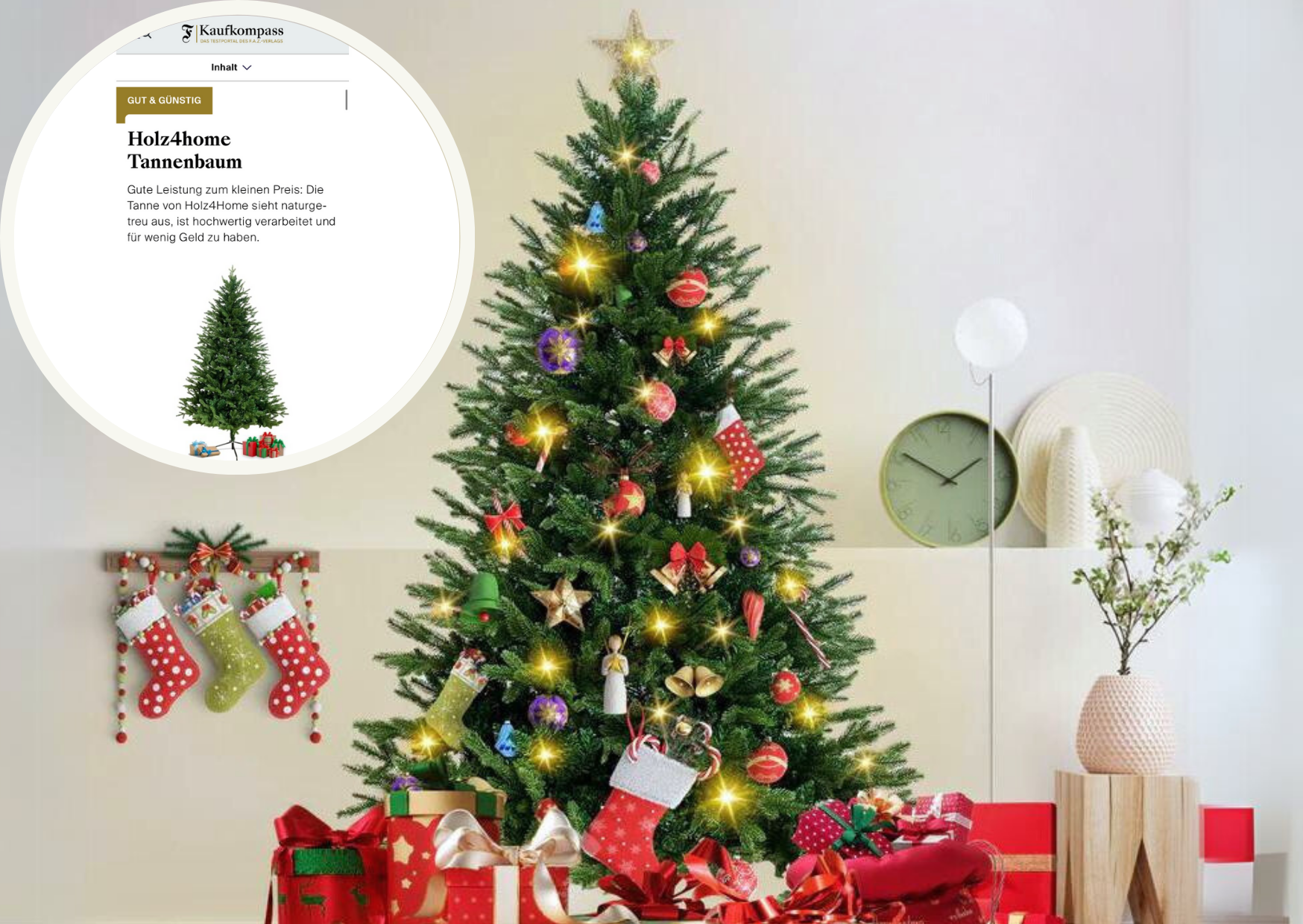 Versierde kerstboom met lichtslinger en cadeaus naast een FAZ-Kaufkompass-beoordeling