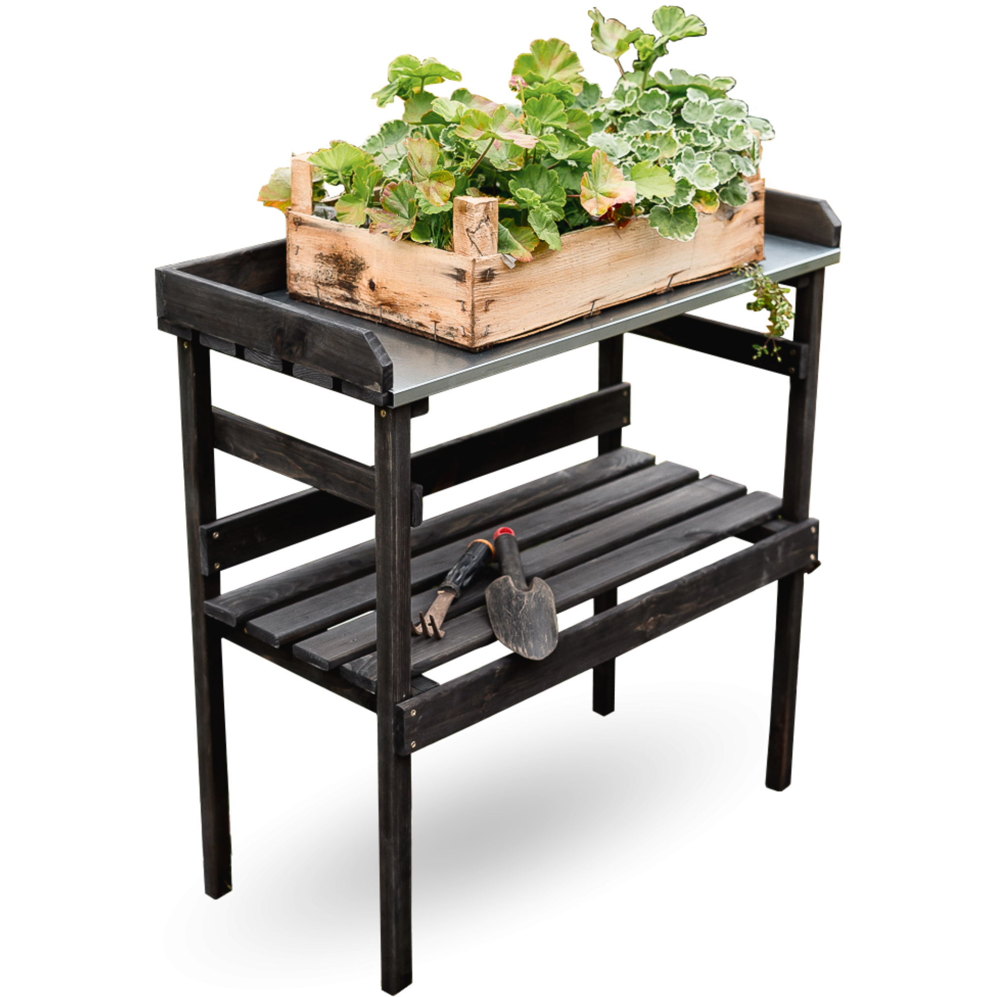 Houten plantentafel in zwart met zinken plaat, vooraanzicht met beplante houten kist en tuingereedschap