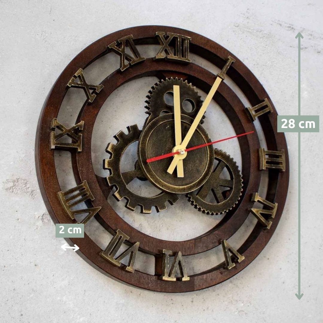 Maatopgave van de wandklok van berkenhout: 28 cm diameter, 2 cm diep