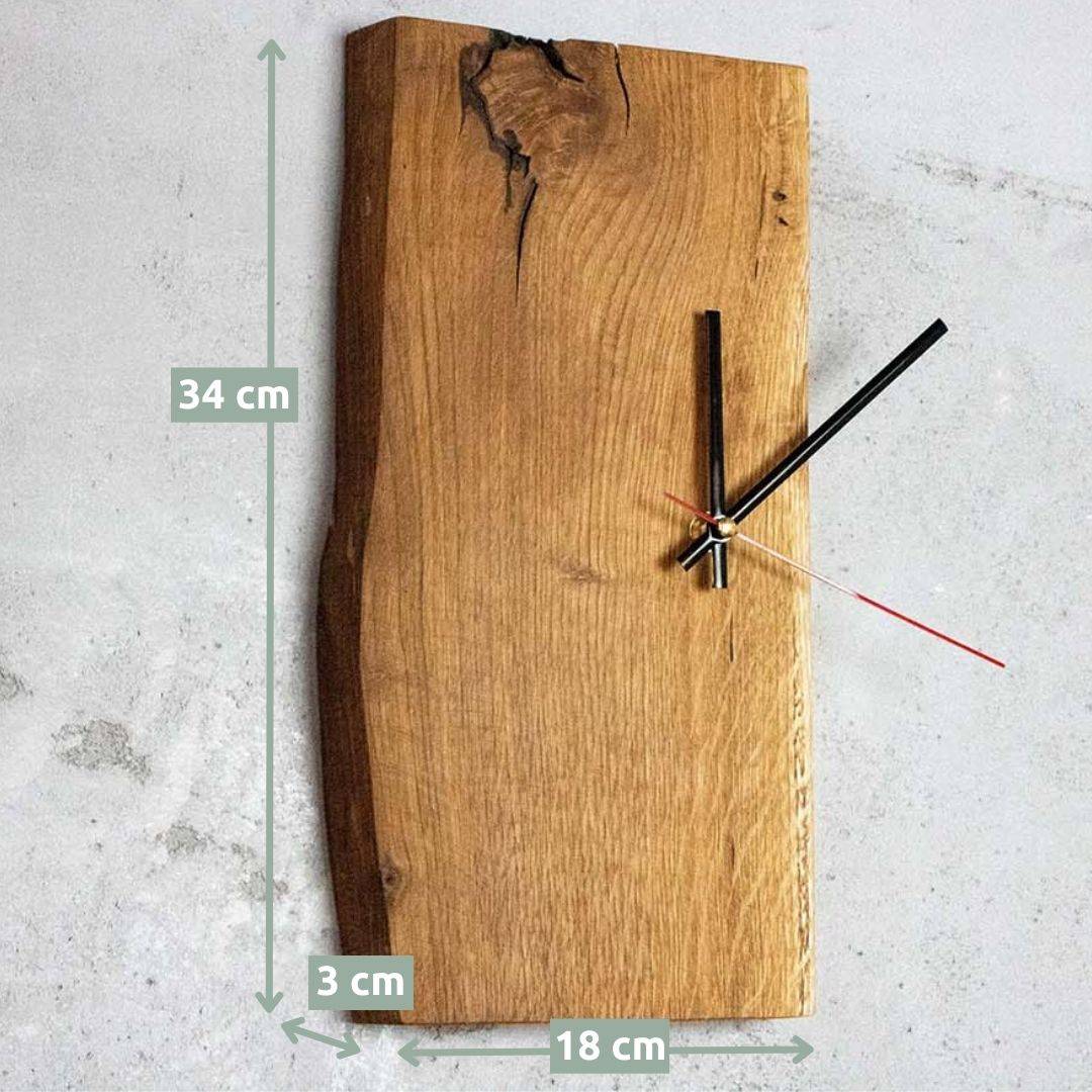 Maattekening van de wandklok van eikenhout met 18 cm breedte, 34 cm hoogte en 3 cm dikte van de plank