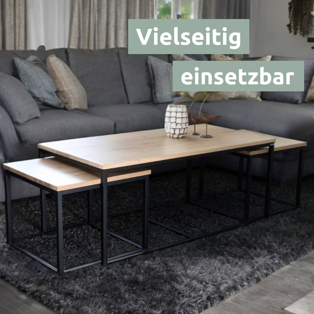 3-delige set salontafels van eikenhout in de woonkamer voor een grijze bank met decoratieve vaas