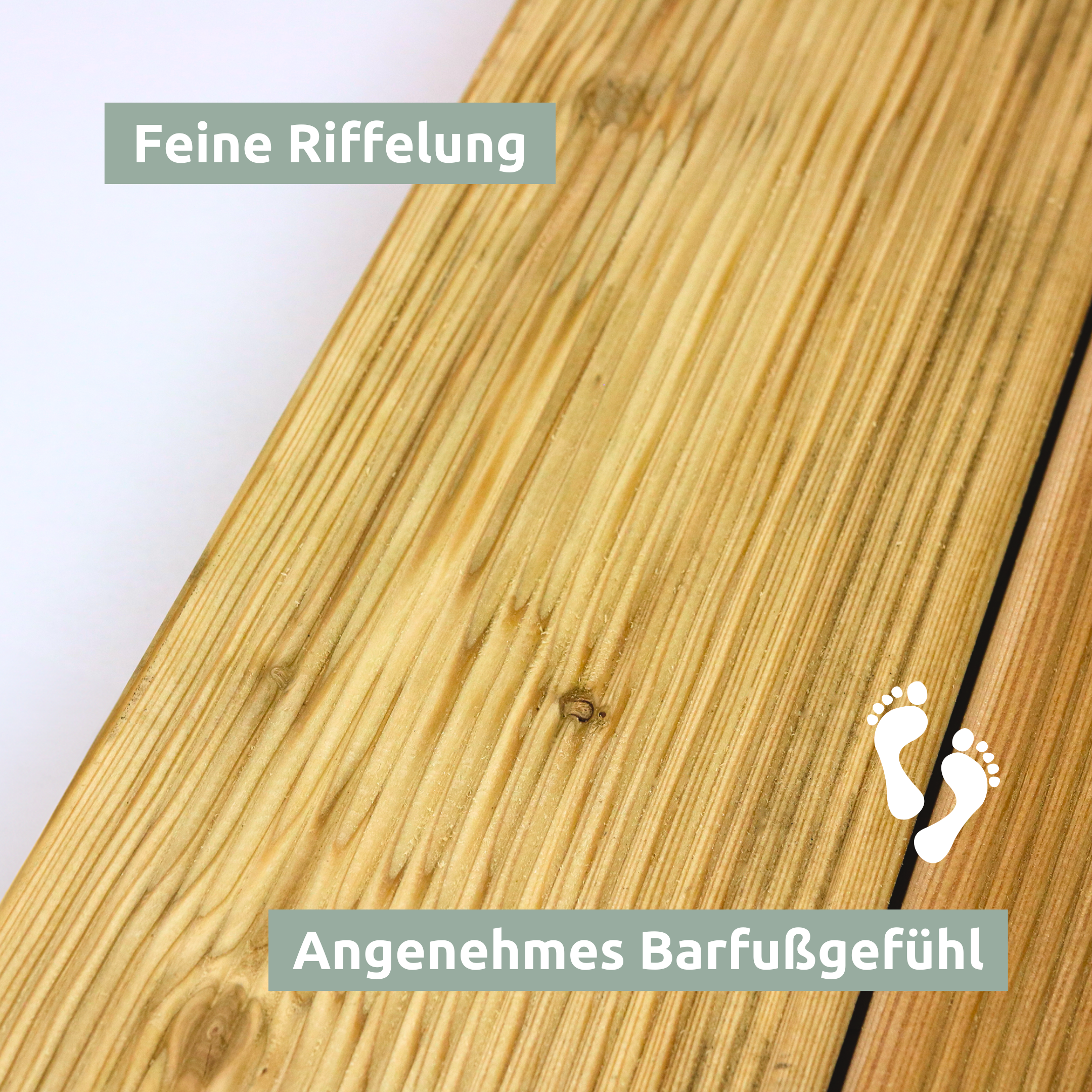 Fijne riffeling van de houten tegel van lariks in close-up voor een aangenaam gevoel op blote voeten