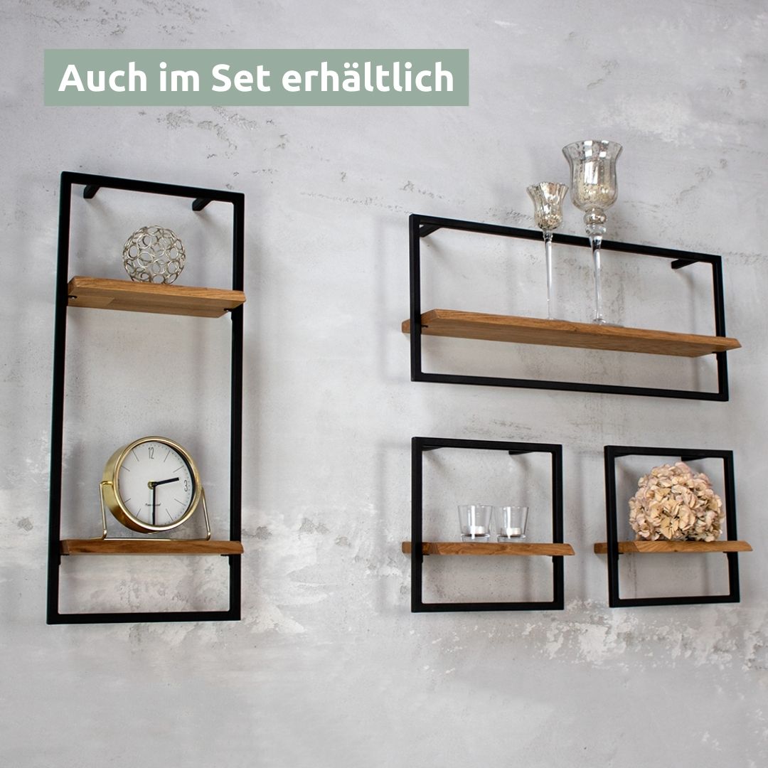 Wandrekkenset van vier delen, zwart omlijst, met kaarsenstandaards, klok en hortensia als wanddecoratie