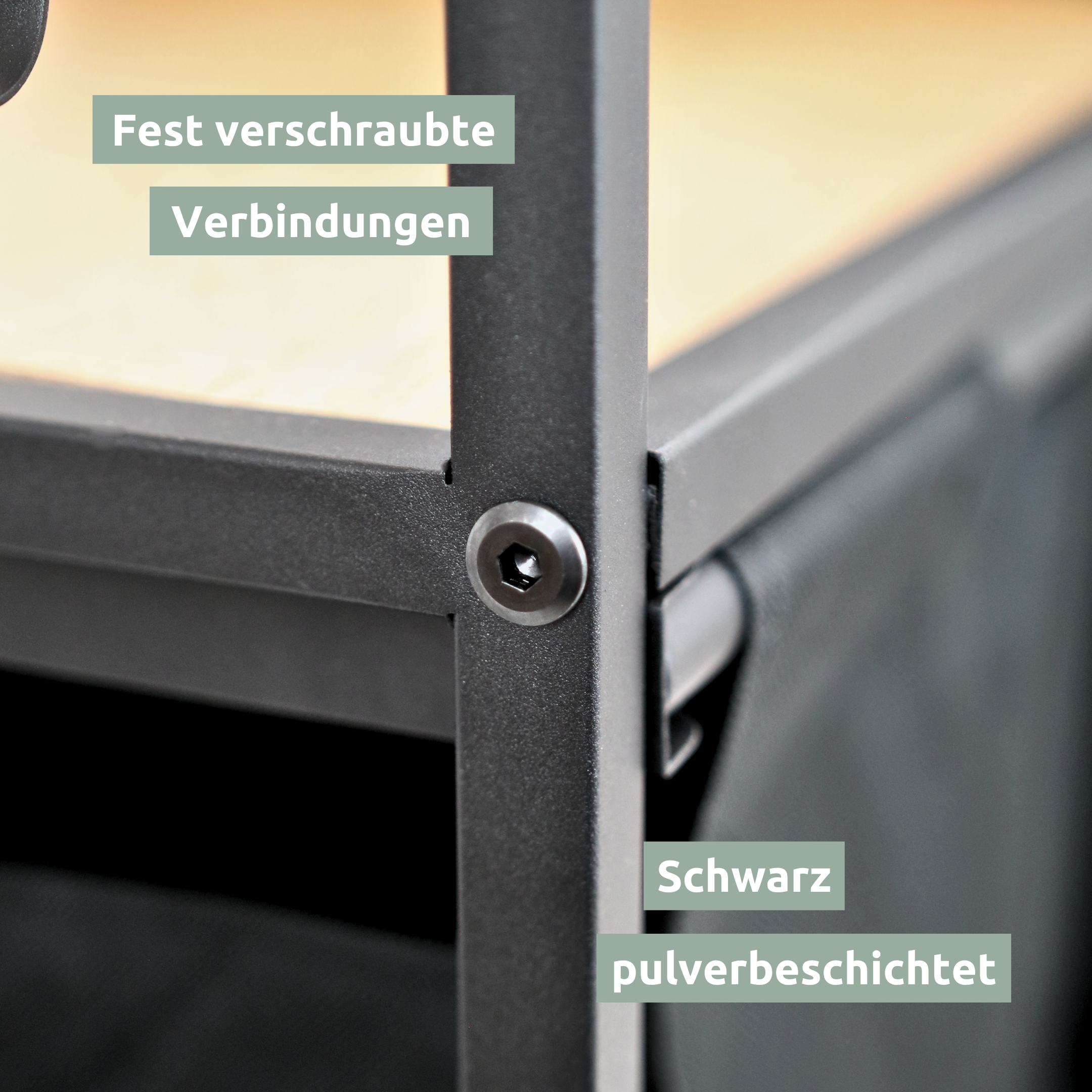 Close-up van de stevig vastgeschroefde verbinding aan het zwart poedergecoate frame van de wasmand