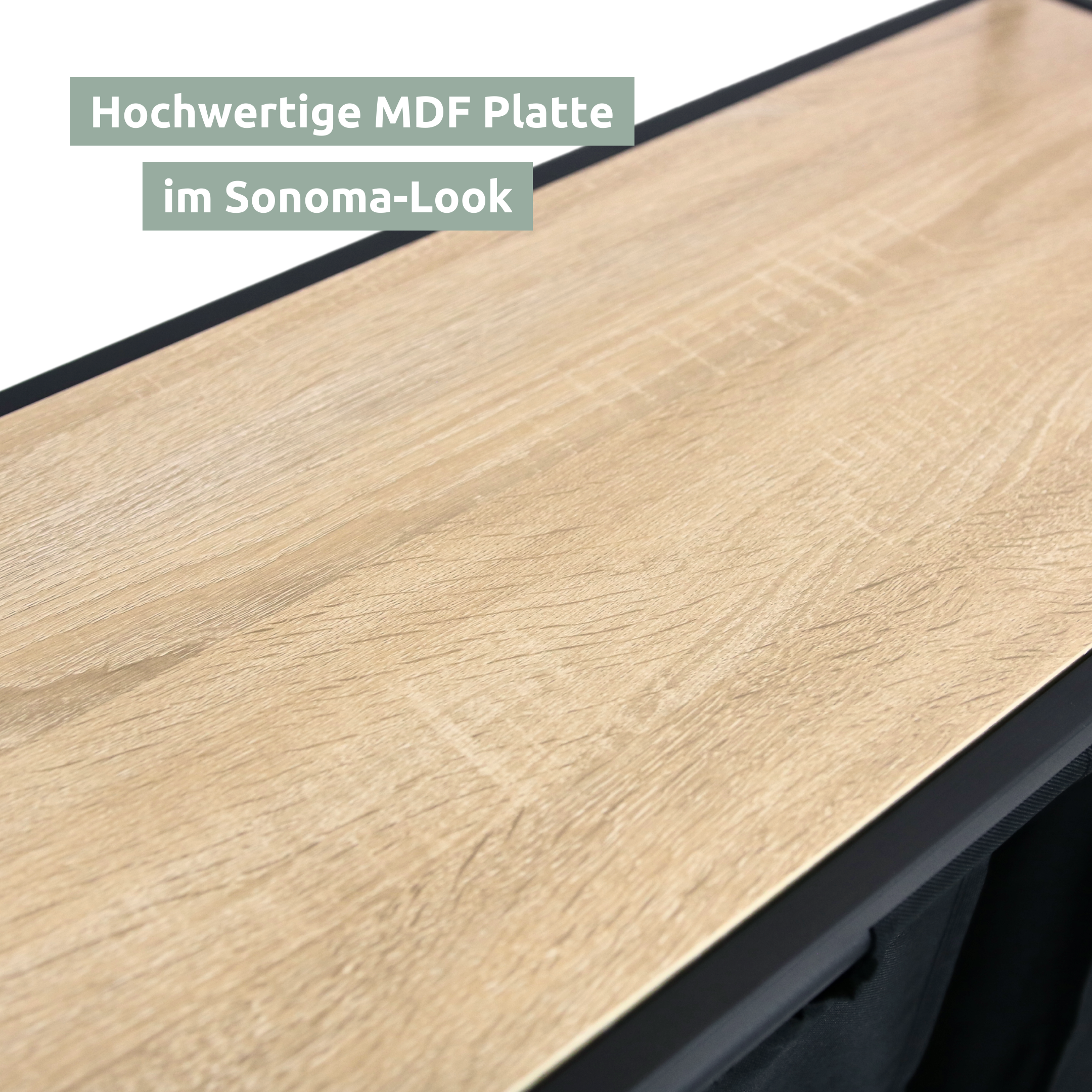 Close-up van de MDF-plank in Sonoma-look met lichte eikenlook bij de wasmand