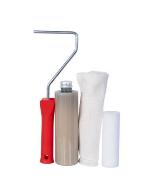 Houtverzorgingsset Outdoor met verfroller, oliefles, katoenen doek en schuimroller op witte achtergrond