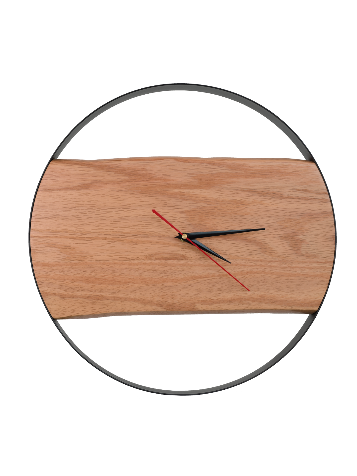 Ronde wandklok met zwart stalen frame en eikenplank met boomstamrand en zwarte wijzers