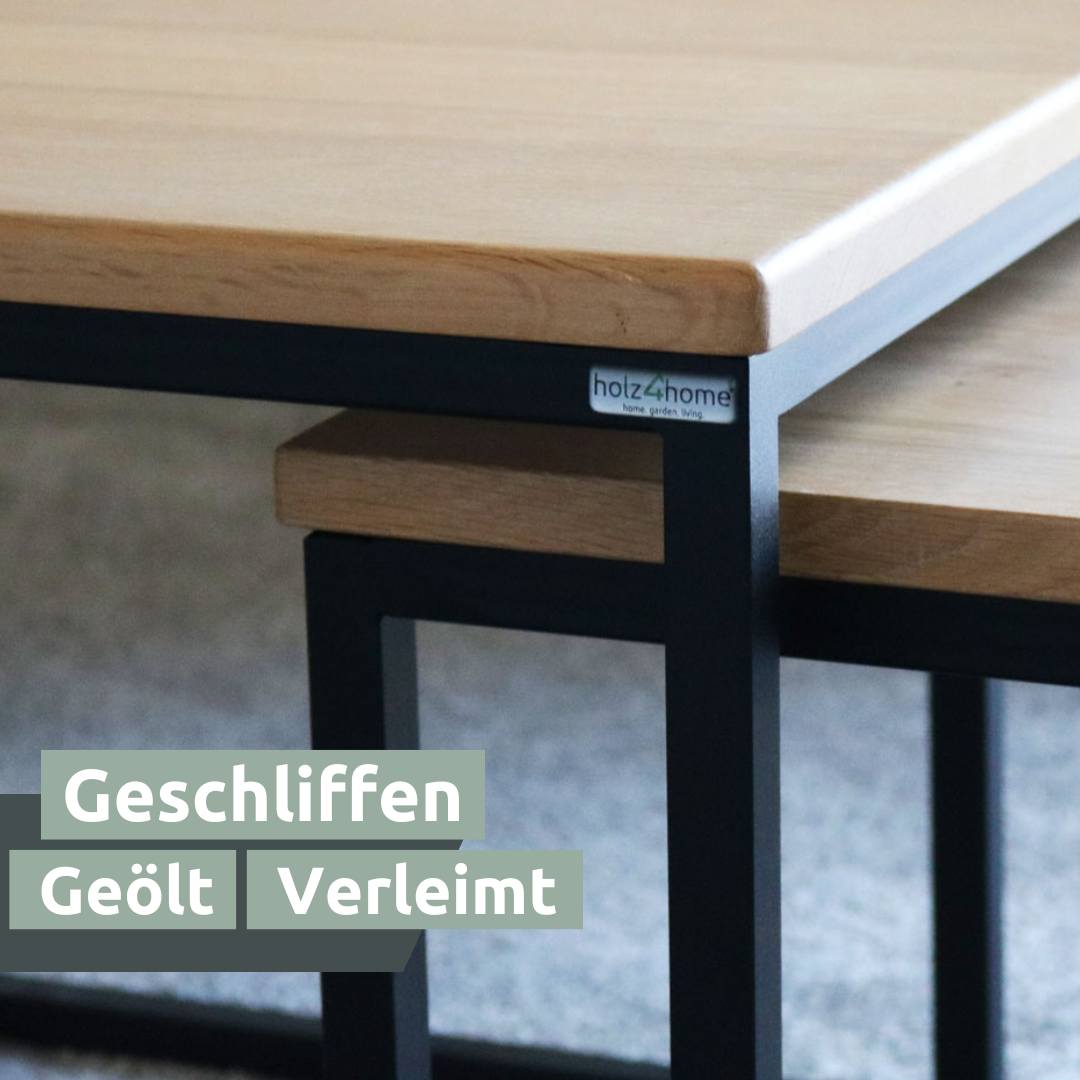 Close-up van de geschuurde en geoliede eikenhouten rand van de salontafelset