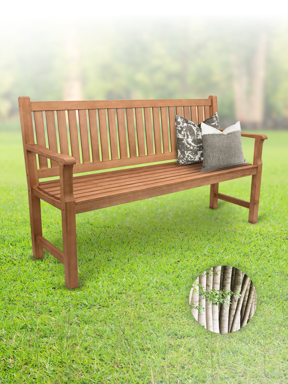 Houten tuinbank 150 cm op het gazon in de tuin, detail van de houtnerf