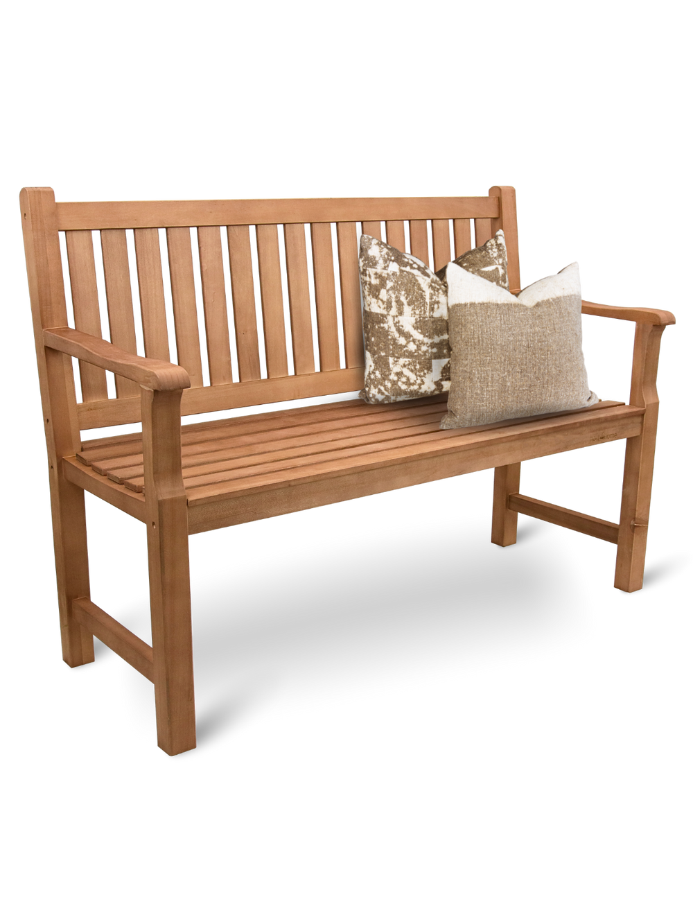 Tuinbank van hout 120 cm met armleuningen en twee sierkussens, vooraanzicht