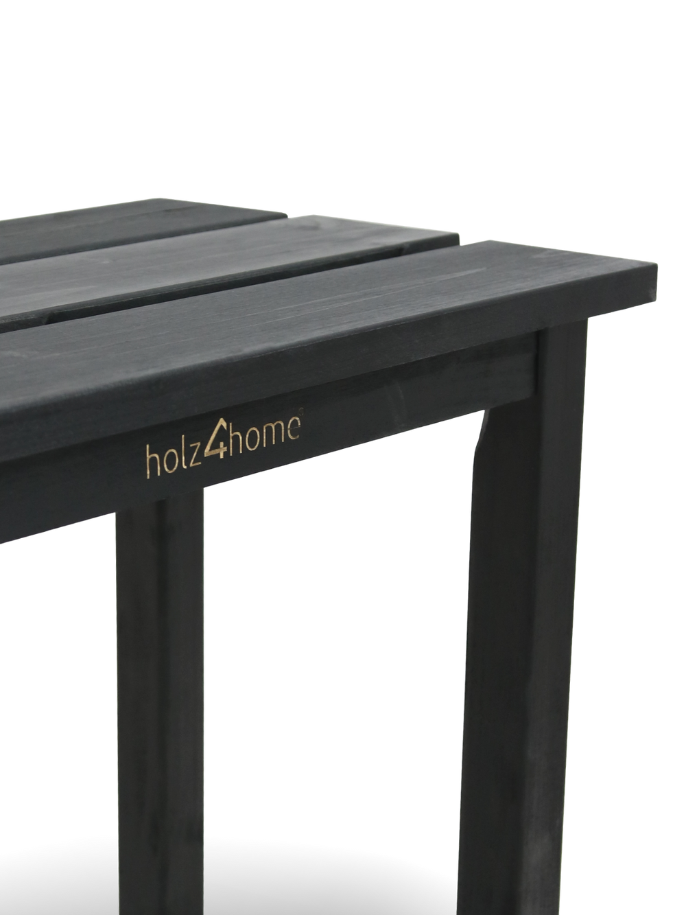 Detail van de tuinbank met gegraveerd holz4home-logo op het zitvlak