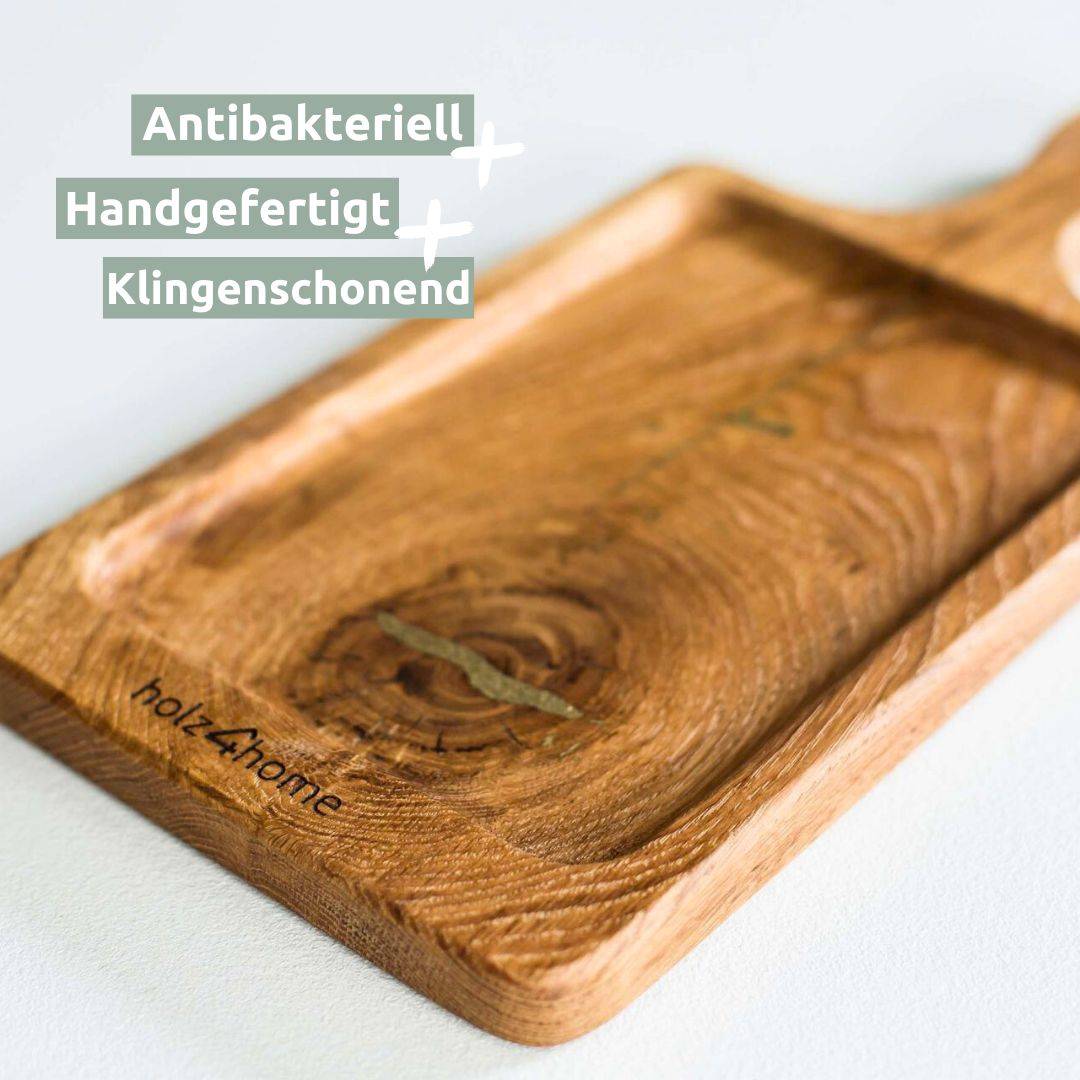 Detailopname van de kom en nerf van de handgemaakte keukenplank van massief eikenhout