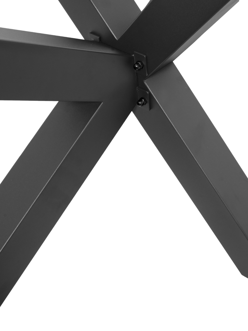 Detailopname Hora Spider-onderstel van zwart staal, verschroefd stervormig middenstuk van de massief houten tafel eiken