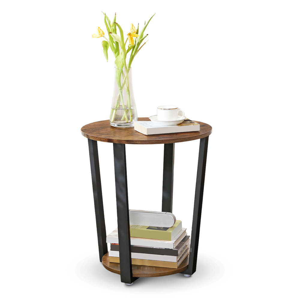 Ronde bijzettafel Lorie gedecoreerd met tulpenvaas en boeken op het schap