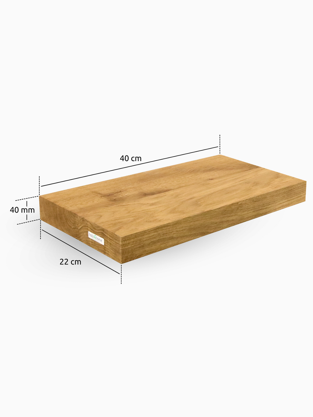 Licht zwevend wandrek van hout boven de bank in een lichte, modern ingerichte woonkamer