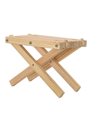 Scandinavische bijzettafel van licht grenenhout met lattenblad en gekruiste vouwpoten