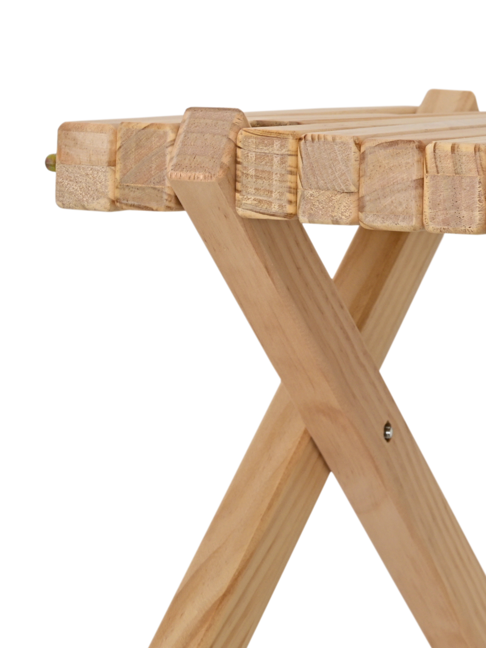 Detailweergave van de gekruiste vouwpoten en houten latten van de Scandinavische grenenhouten tafel
