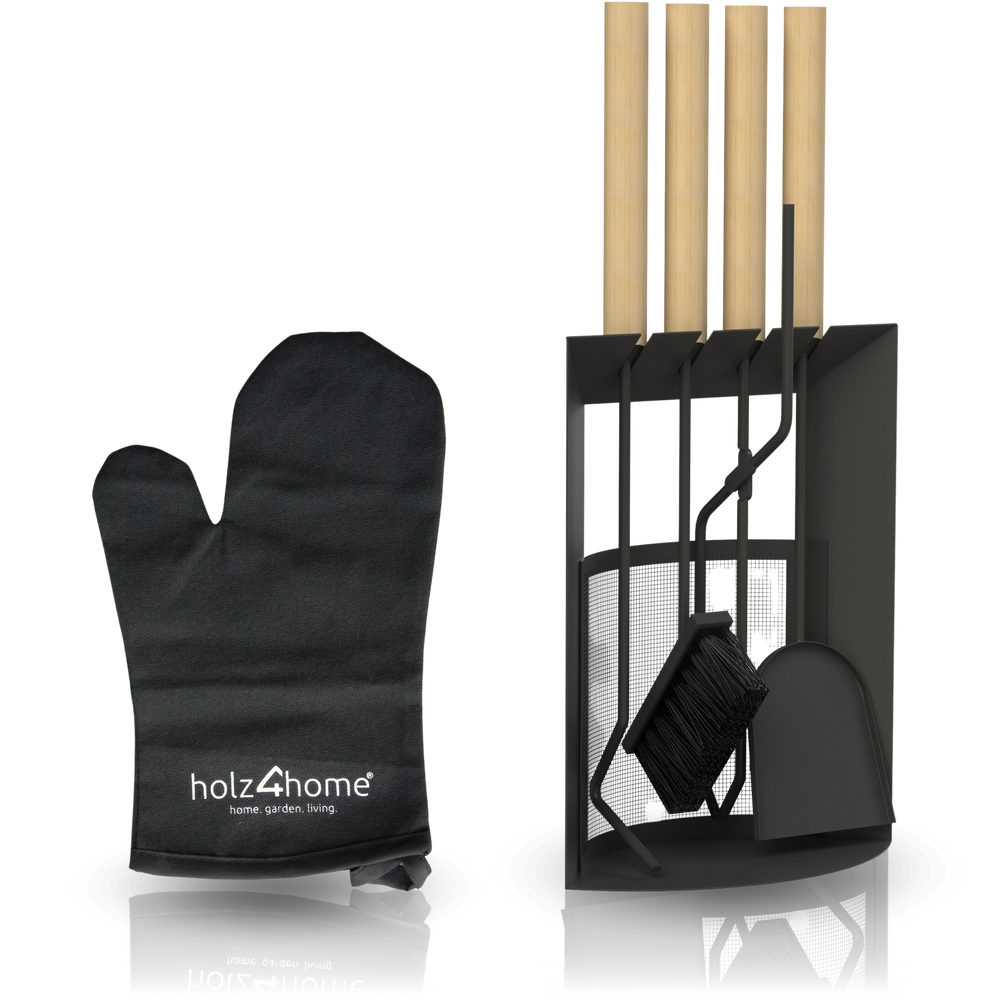 Haardstel zwart met houten handvatten en ovenwant tegen witte achtergrond
