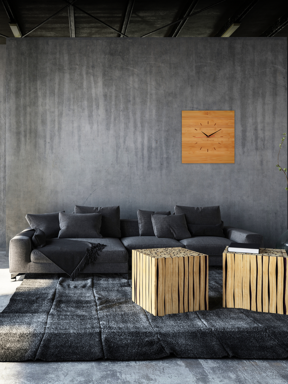 Vierkante bamboe wandklok aan een grijze betonnen muur boven een donkere bank in de moderne loft-woonkamer
