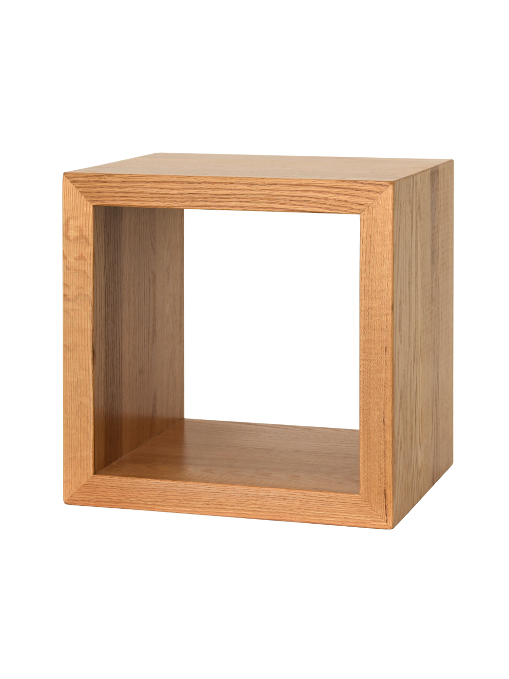 Nachtkastje Cube van eiken als open kubus met doorlopende legplank, schuin aanzicht