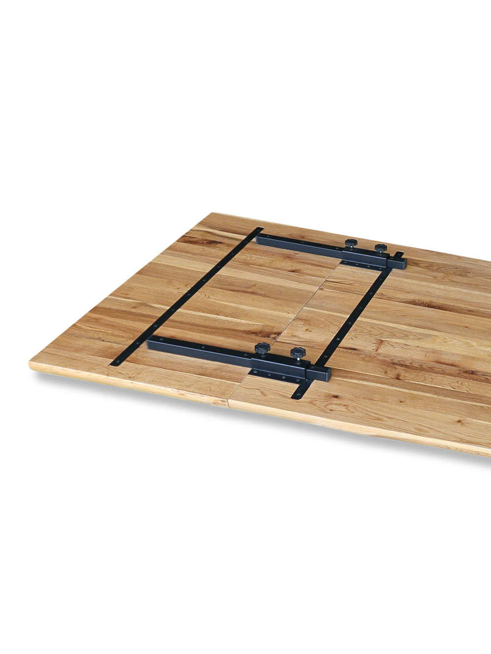 Onderkant van een eikenhouten tafel met zwart uittrekmechanisme voor verlengbladen en rustiek, knoestig massief houten blad