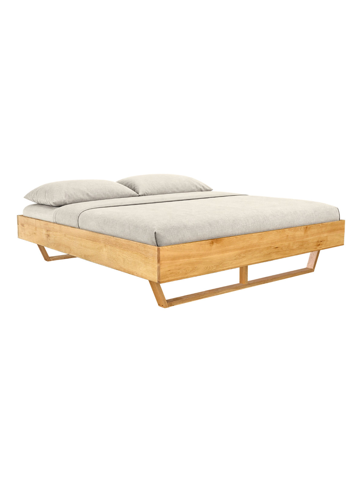 Massief houten bed Light van eiken zonder hoofdbord met gebogen houten sledepoten en grijs beddengoed