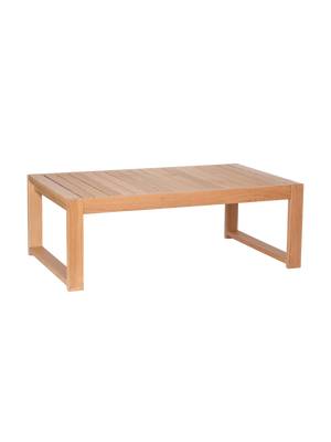 Tuinlounge-tafel van eiken met gelatte tafelblad en sledeonderstel, schuin aanzicht