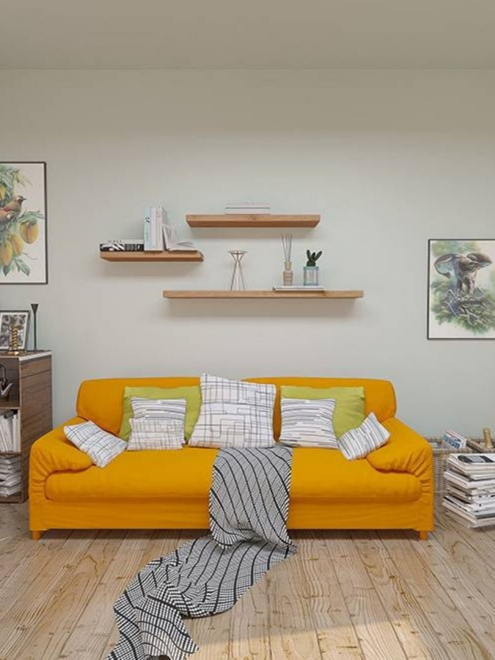Twee zwevende wandrekken van hout boven een gele bank, gedecoreerd met boeken en sfeervolle accessoires