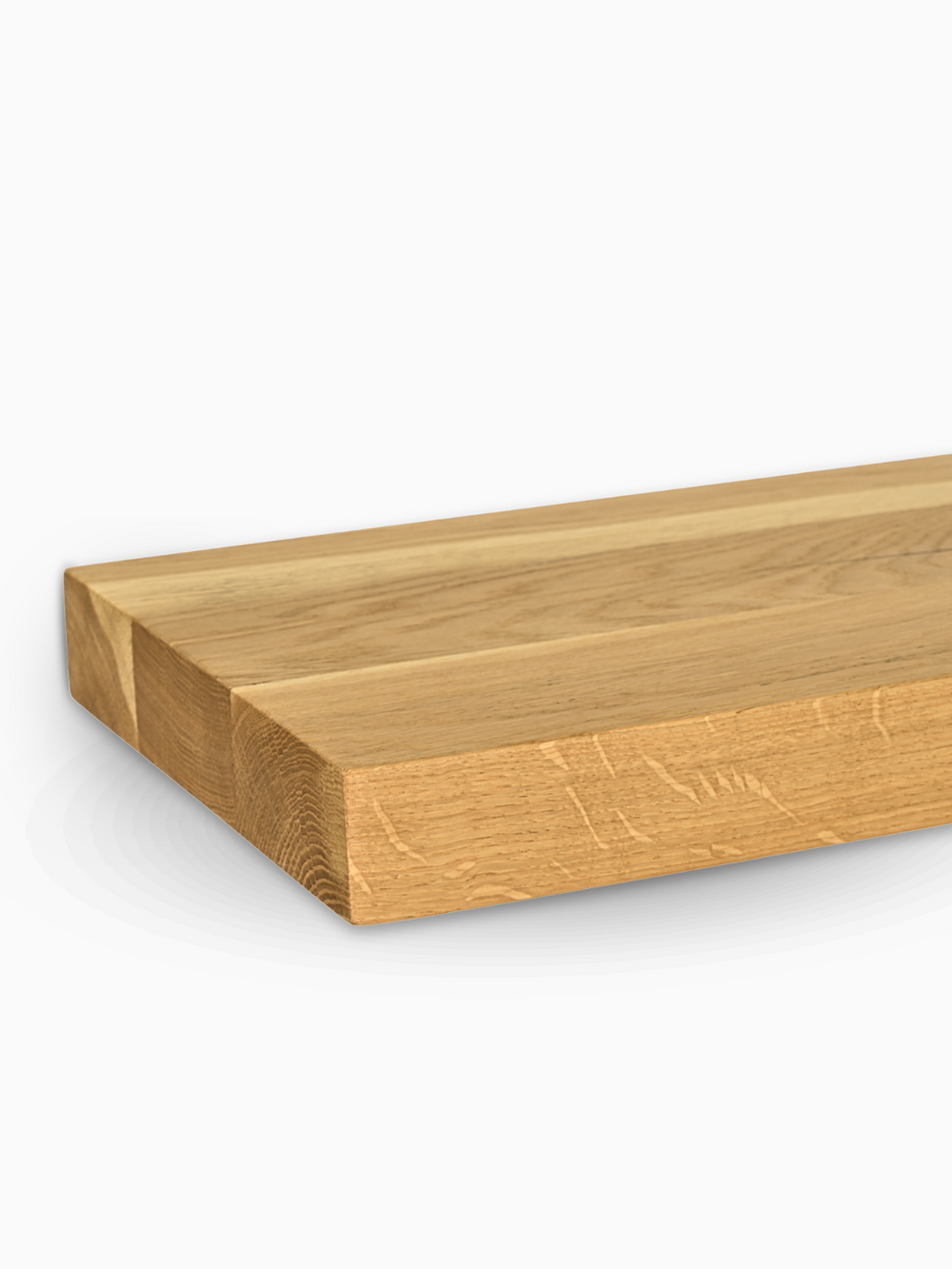 Zwevend wandrek van eikenhout, detailopname van de rechte rand en natuurlijke houtnerf