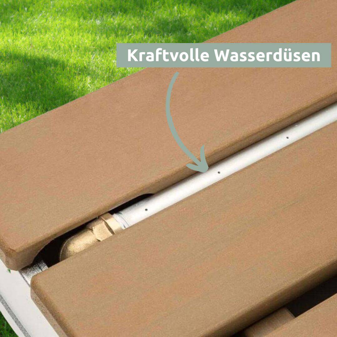 Krachtige waterstralen: sproeierbuis van aluminium tussen de WPC-lamellen van de vloerdouche