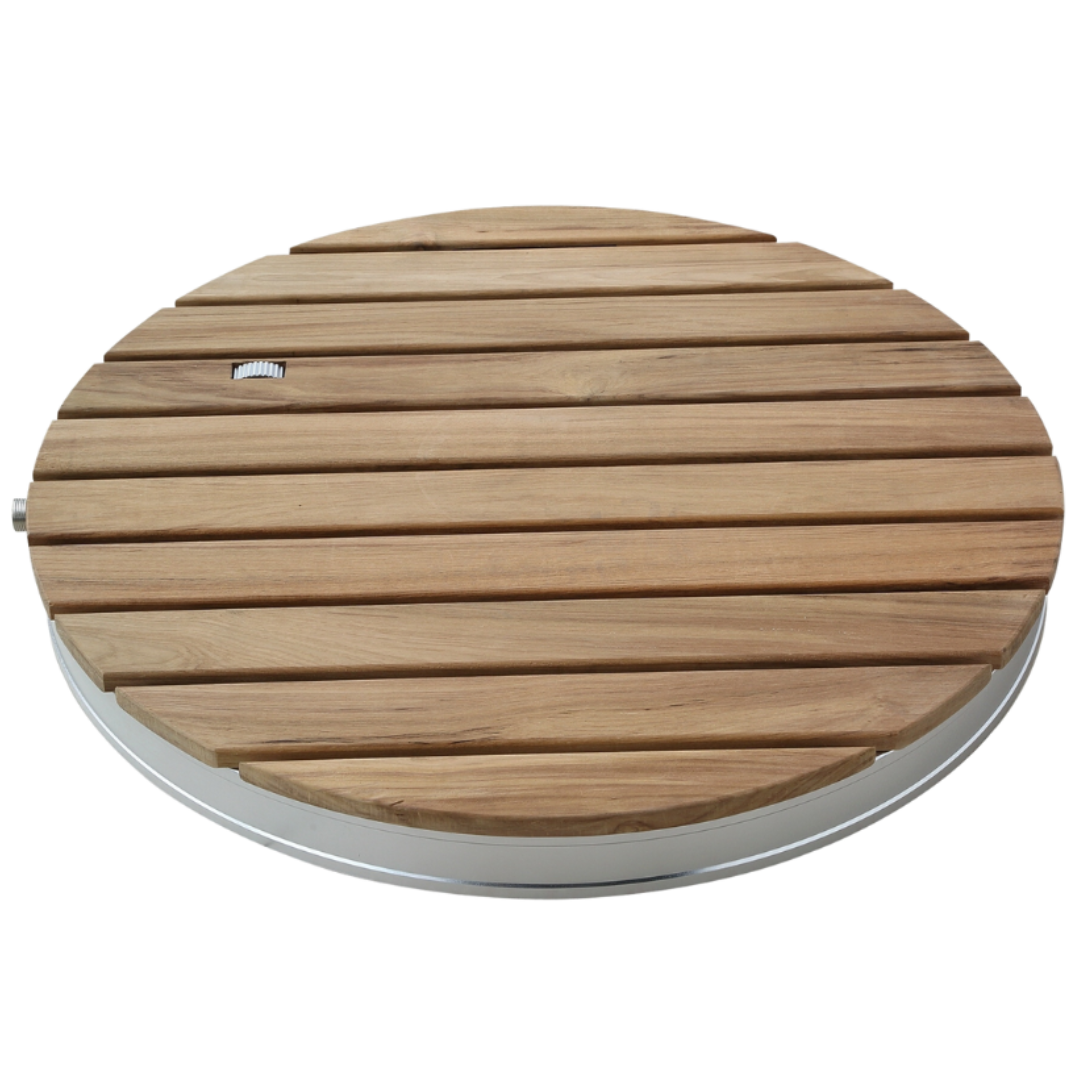 Ronde vloerdouche van teakhout met zilverkleurige aluminium sokkel, vrijstaande weergave van schuin boven