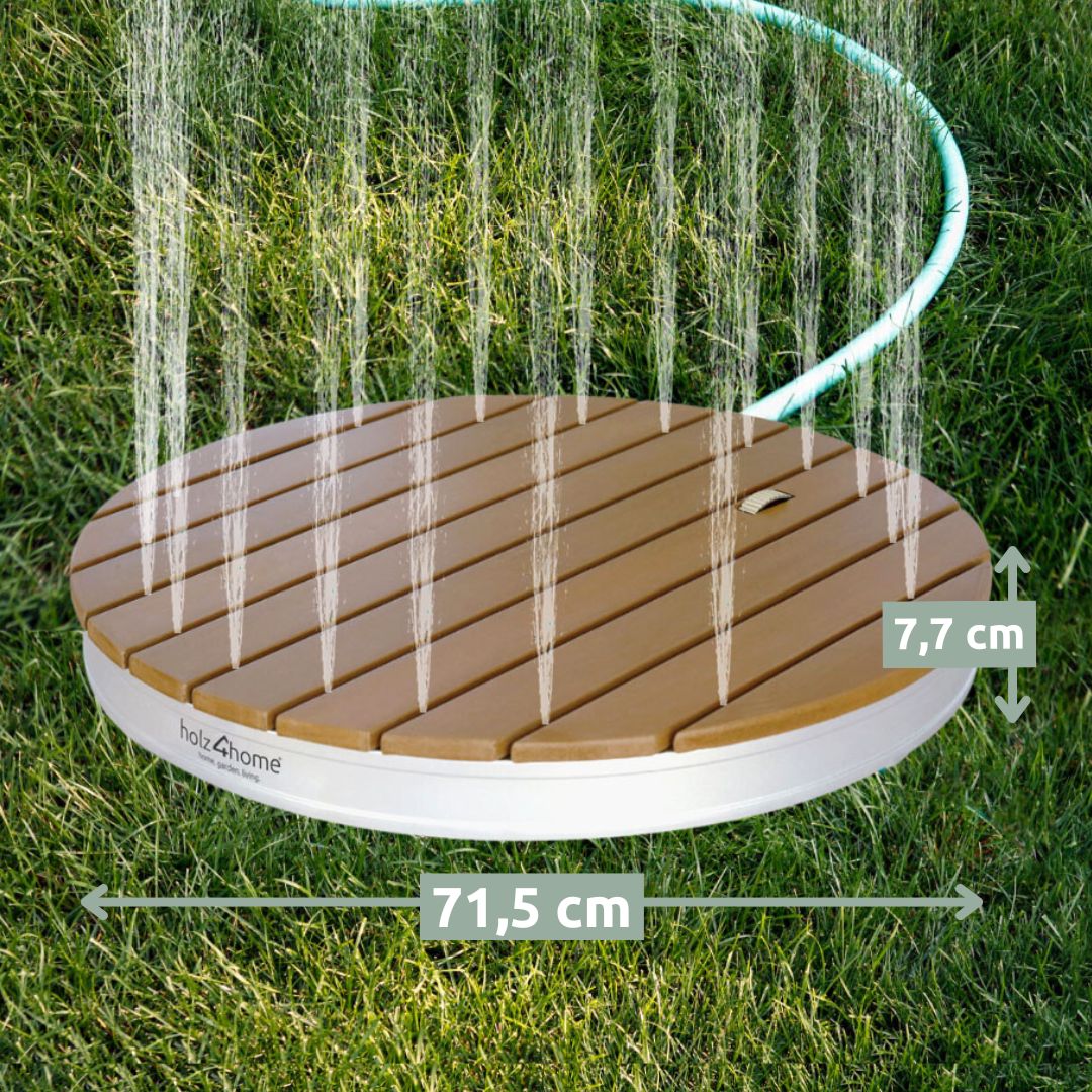 Maatbeeld van de ronde WPC-vloerdouche: 71,5 cm diameter, 7,7 cm hoogte, met fontein op het gazon