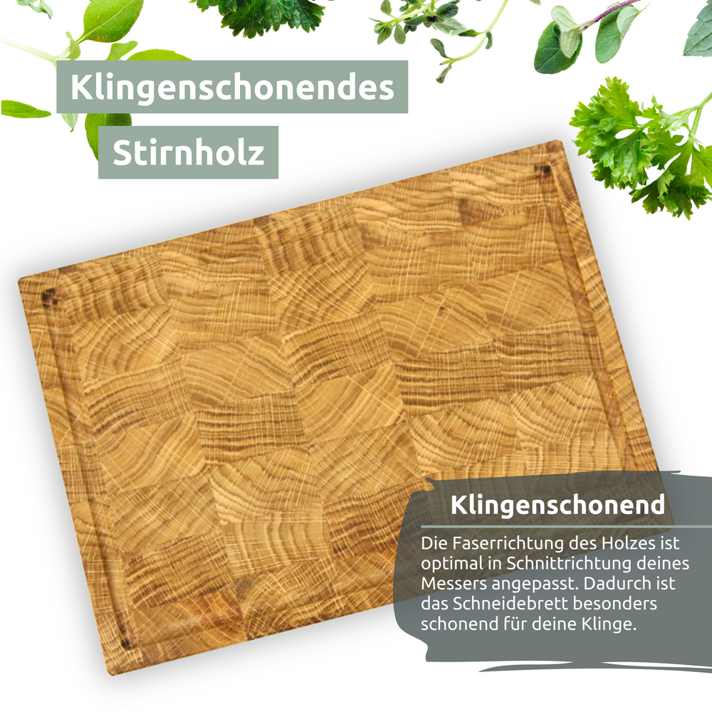 Detailopname van het mesvriendelijke kopshoutpatroon van eikenhout op de snijplank, close-up