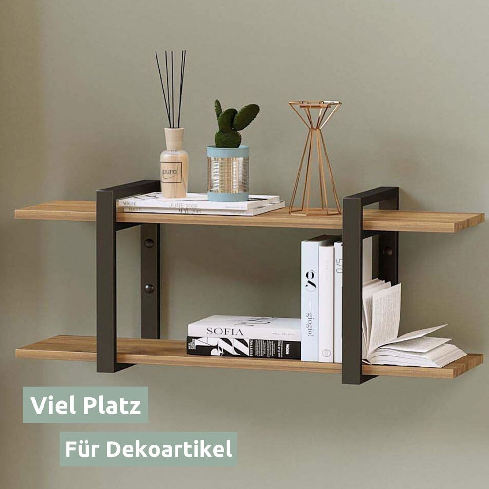 Eikenhouten wandrek met diffuser, cactus en boeken aan saliegroene woonkamerwand