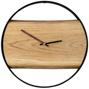 Houten wandklok Polished met wijzerplaat van eikenhout in zwart rond stalen frame, vooraanzicht