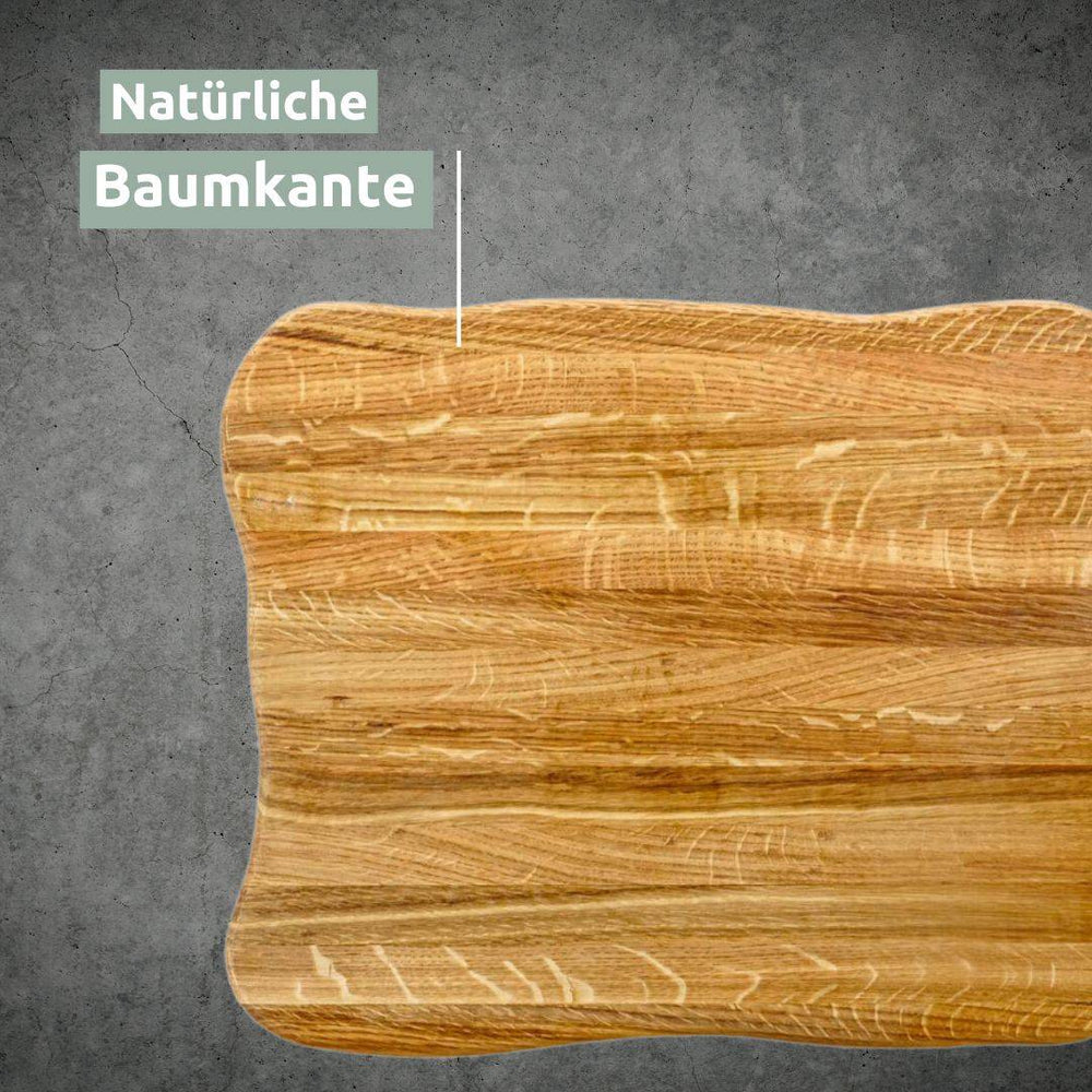 Close-up van de natuurlijke boomstamrand aan de lichte La Madera snijplank Top van eikenhout