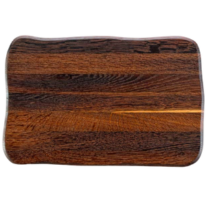 La Madera snijplank Basic van donker eikenhout, bovenaanzicht met golvende boomstamrand