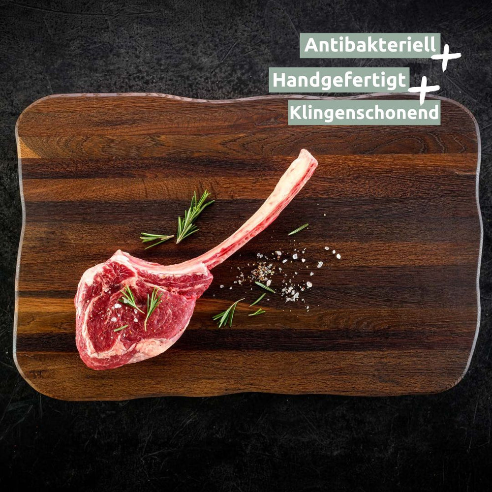 Rauwe tomahawksteak op donkere eikenhouten steakplank Master, antibacterieel en mesvriendelijk