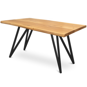 Massief houten tafel van eiken met boomstamrand op zwart driehoek-onderstel, vrijstaand schuin aanzicht