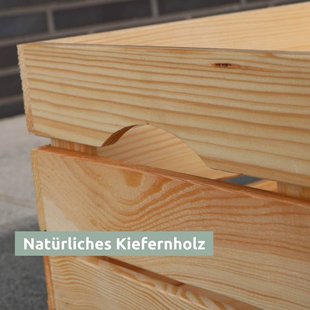 Rand en greepopening van de wijnkist naturel in close-up, licht grenenhout met fijne nerf