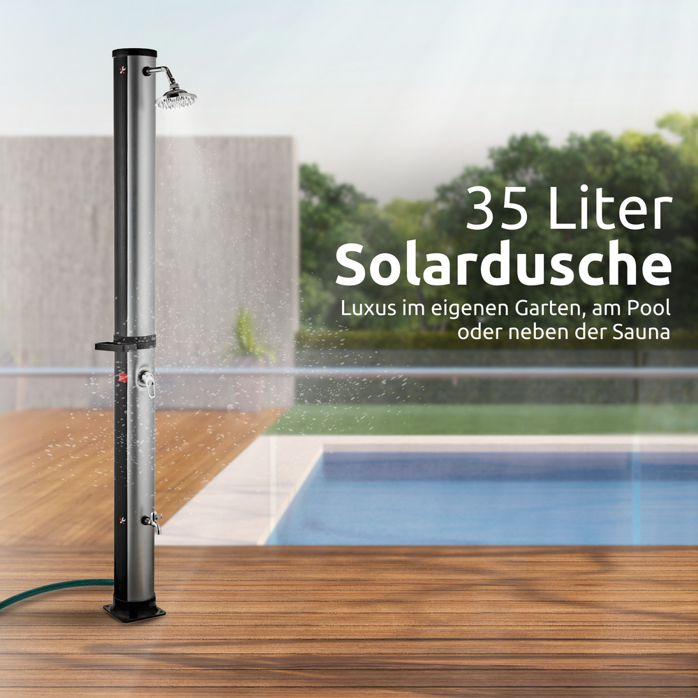 Outdoor zonnedouche met 35 liter waterreservoir op het zwembadterras in de tuin