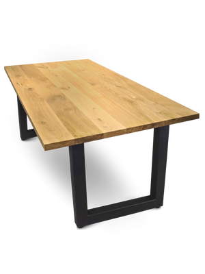 Massief houten tafel eiken met rechte rand, Tiempo U-onderstel van zwart staal, bovenaanzicht van het massief houten blad