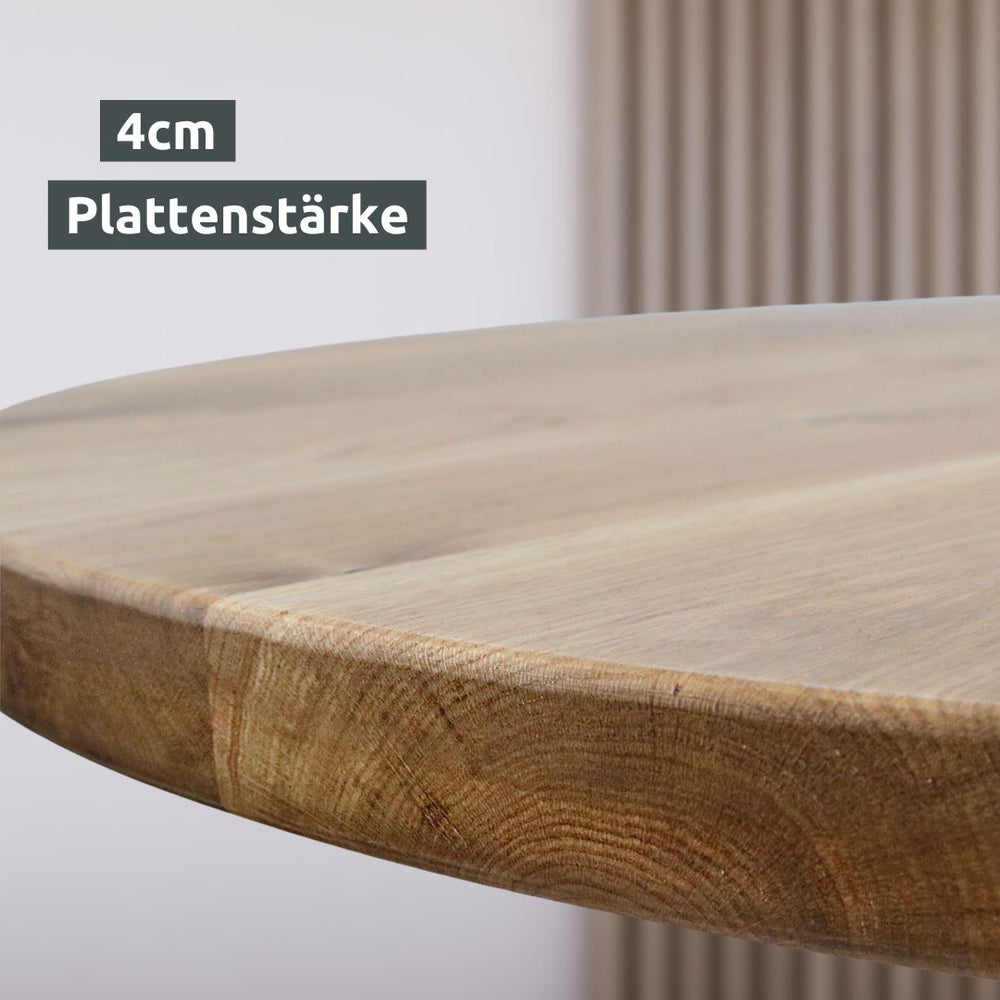 Rand van het ronde eikenhouten tafelblad met 4 cm bladdikte in detail